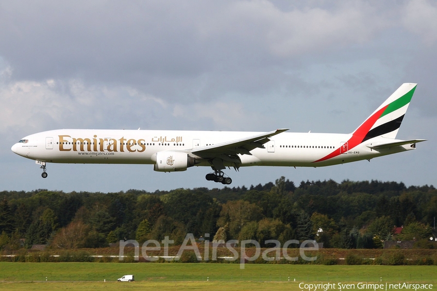 Emirates Boeing 777-31H (A6-EMQ) | Photo 16721