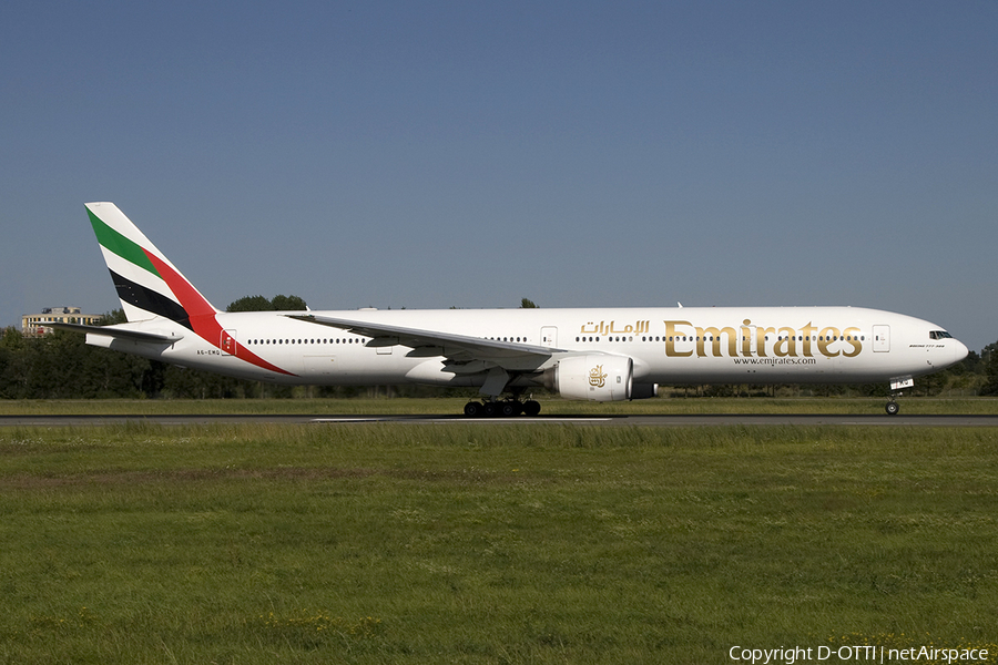Emirates Boeing 777-31H (A6-EMQ) | Photo 277526