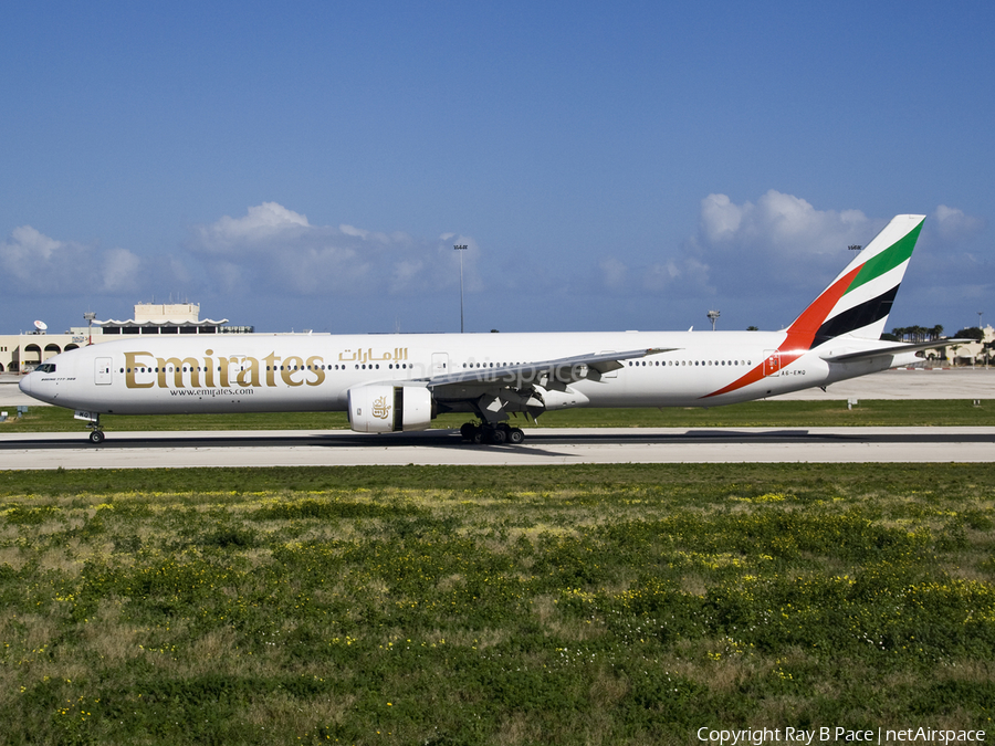 Emirates Boeing 777-31H (A6-EMQ) | Photo 39193