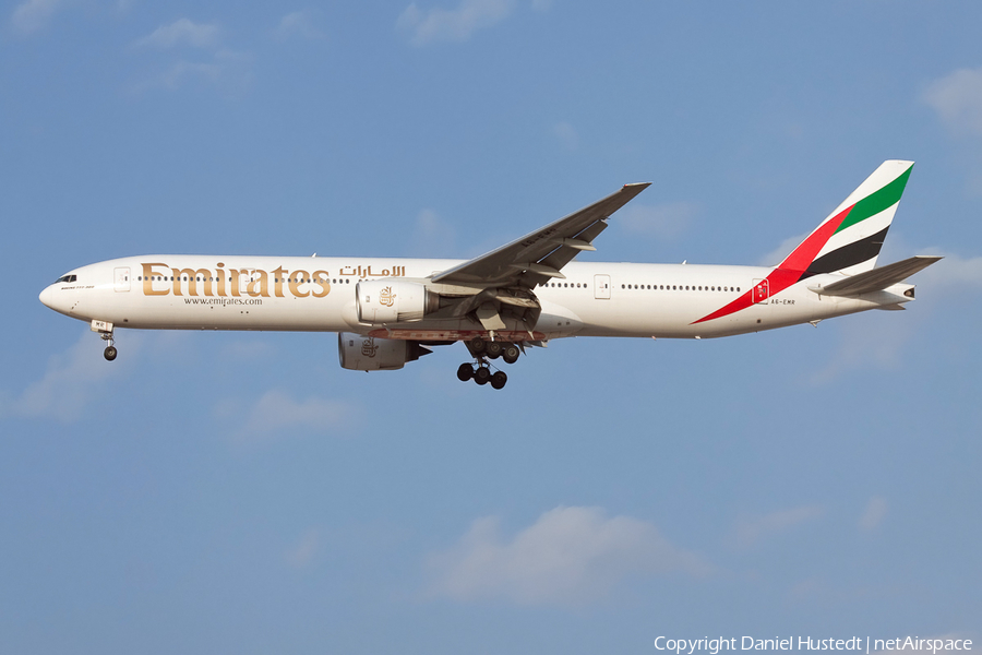 Emirates Boeing 777-31H (A6-EMR) | Photo 529431