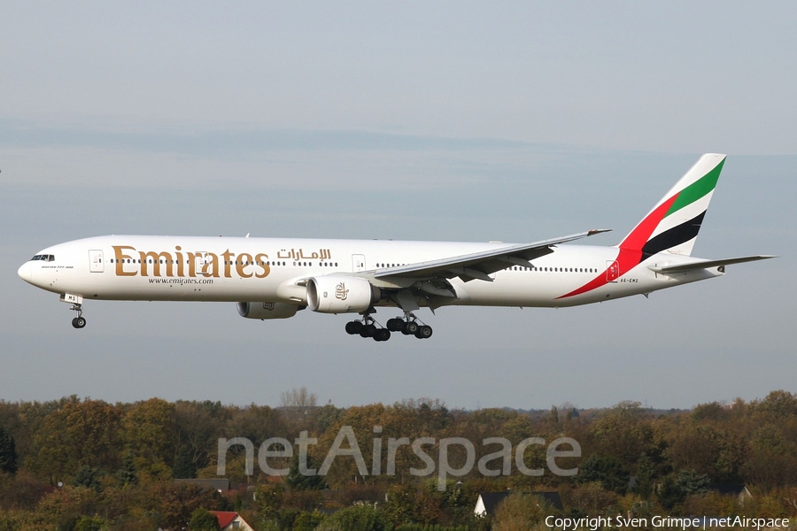 Emirates Boeing 777-31H (A6-EMS) | Photo 33720