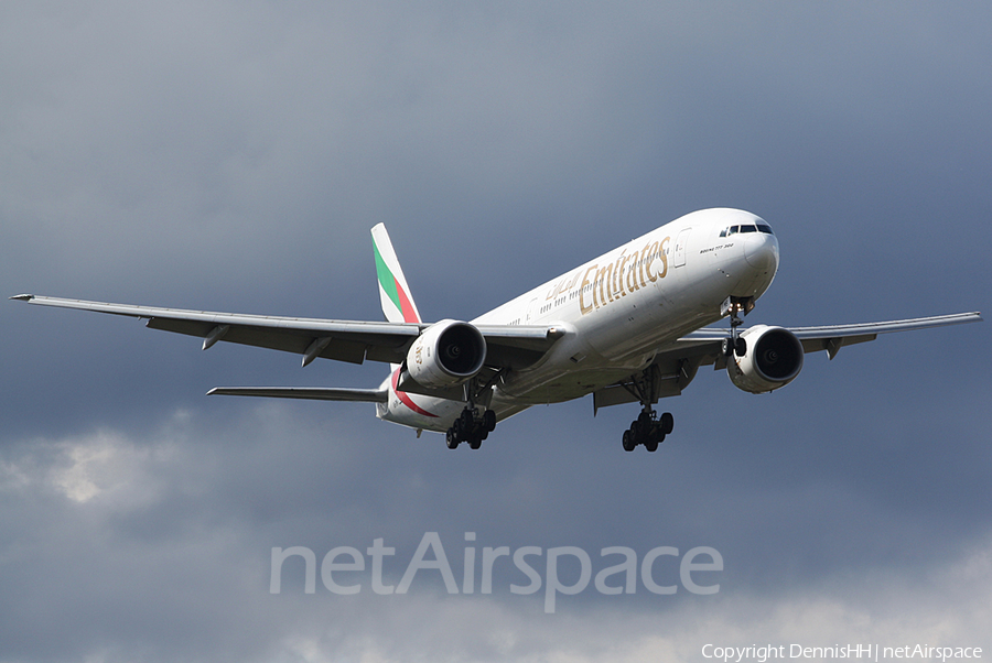 Emirates Boeing 777-31H (A6-EMS) | Photo 407962