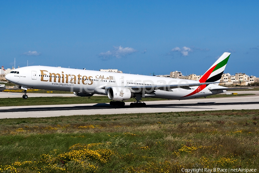 Emirates Boeing 777-31H (A6-EMS) | Photo 300413