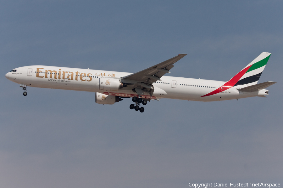 Emirates Boeing 777-31H(ER) (A6-EMT) | Photo 416035