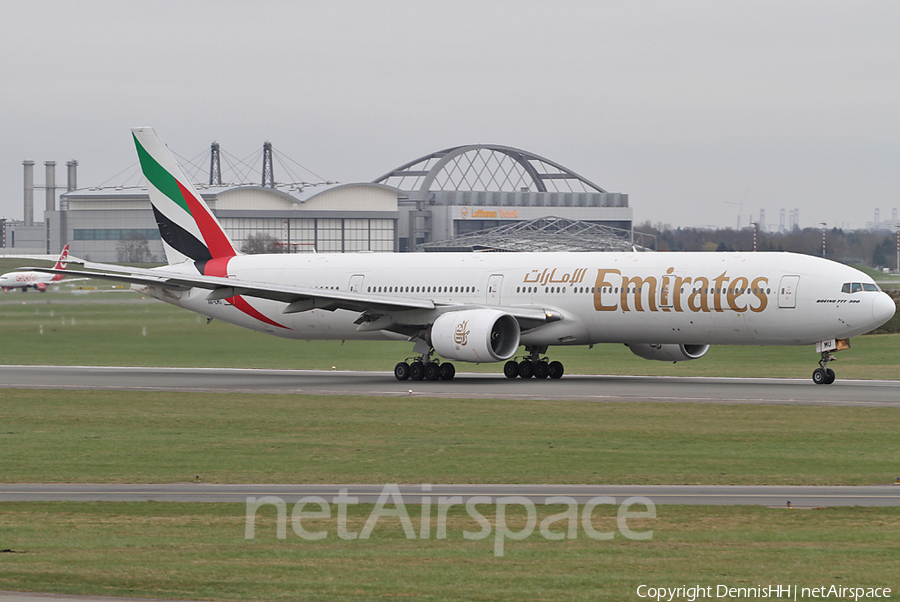 Emirates Boeing 777-31H (A6-EMU) | Photo 413851