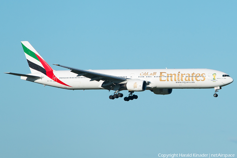 Emirates Boeing 777-31H (A6-EMU) | Photo 292928