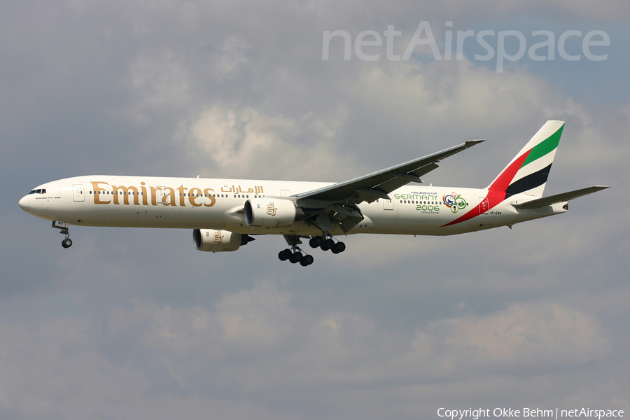 Emirates Boeing 777-31H (A6-EMV) | Photo 72239