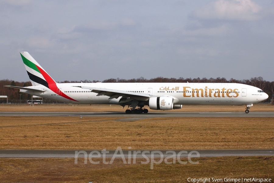 Emirates Boeing 777-31H (A6-EMV) | Photo 136963