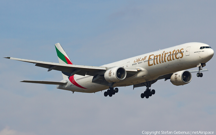 Emirates Boeing 777-31H (A6-EMV) | Photo 32