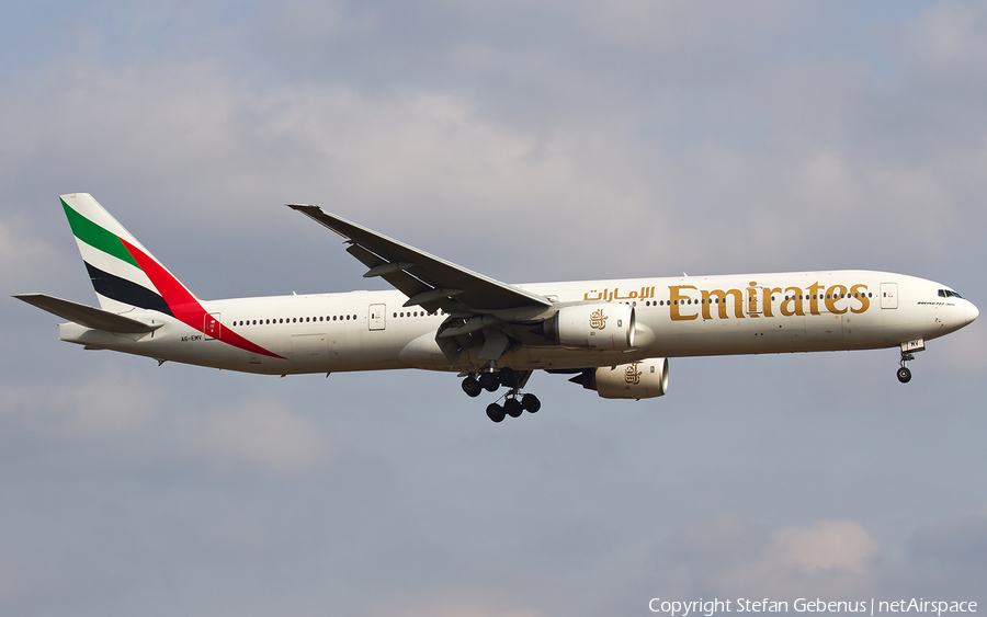 Emirates Boeing 777-31H (A6-EMV) | Photo 748