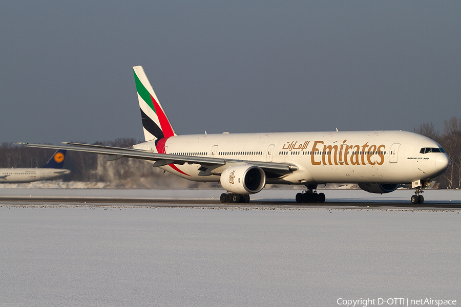 Emirates Boeing 777-31H (A6-EMV) | Photo 285337