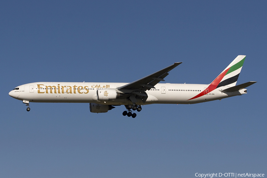 Emirates Boeing 777-31H (A6-EMV) | Photo 283663