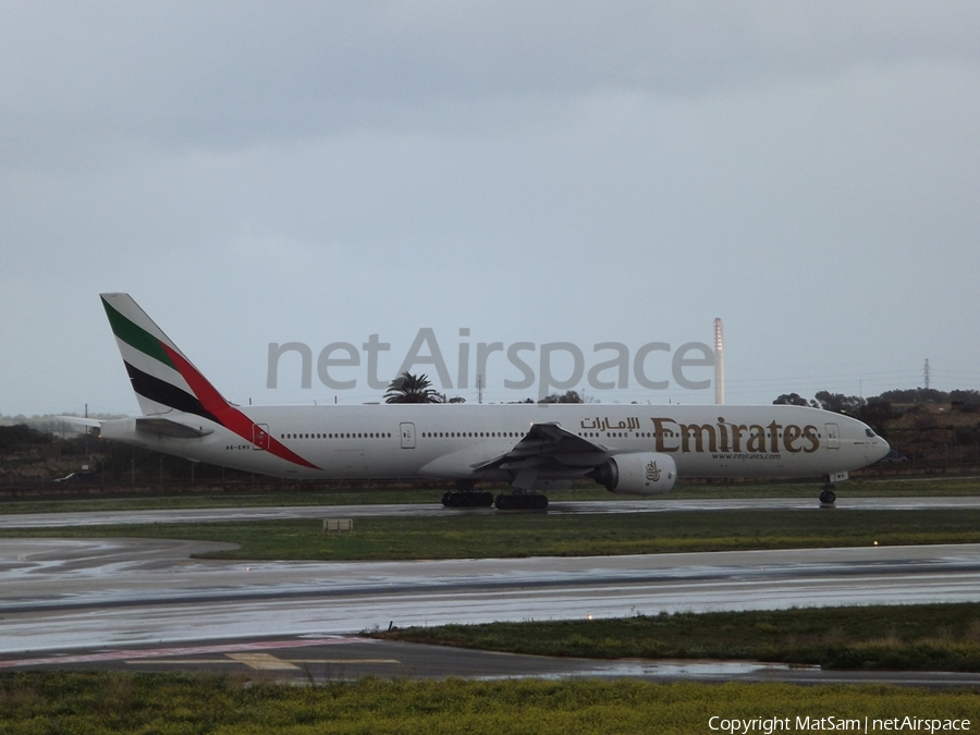 Emirates Boeing 777-31H (A6-EMV) | Photo 35533
