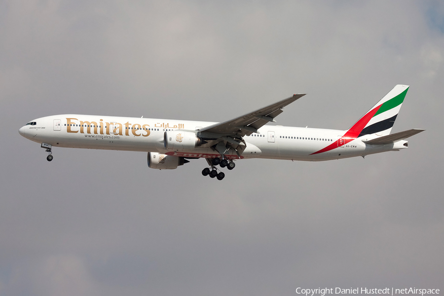 Emirates Boeing 777-31H (A6-EMW) | Photo 620347