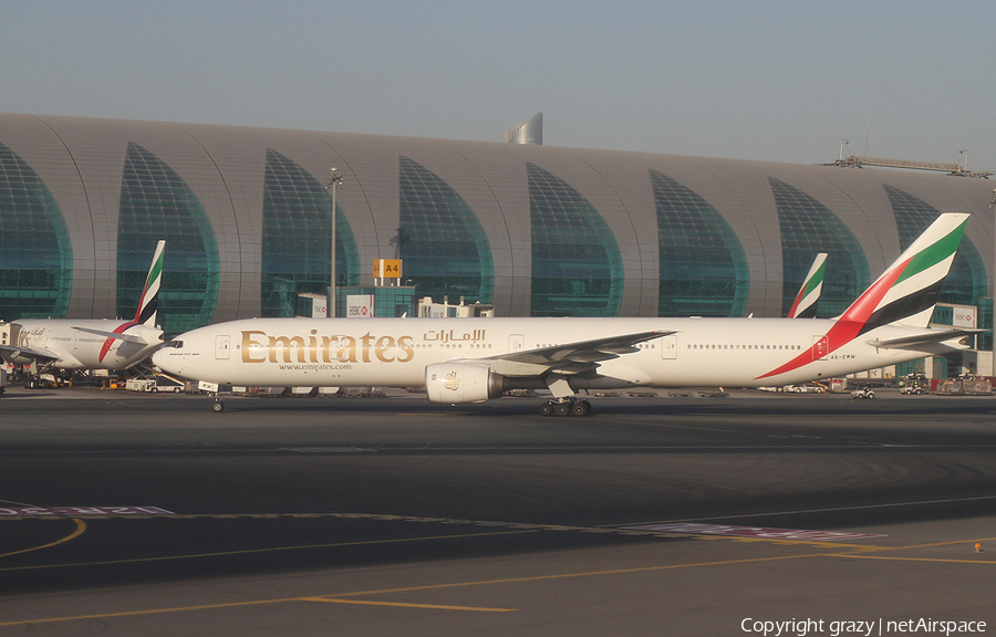 Emirates Boeing 777-31H (A6-EMW) | Photo 663049