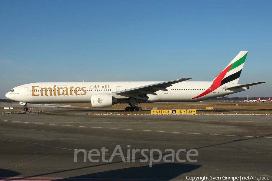 Emirates Boeing 777-31H (A6-EMW) | Photo 134942