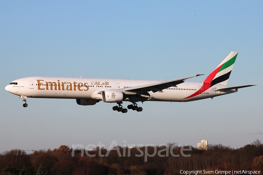 Emirates Boeing 777-31H (A6-EMW) | Photo 15165
