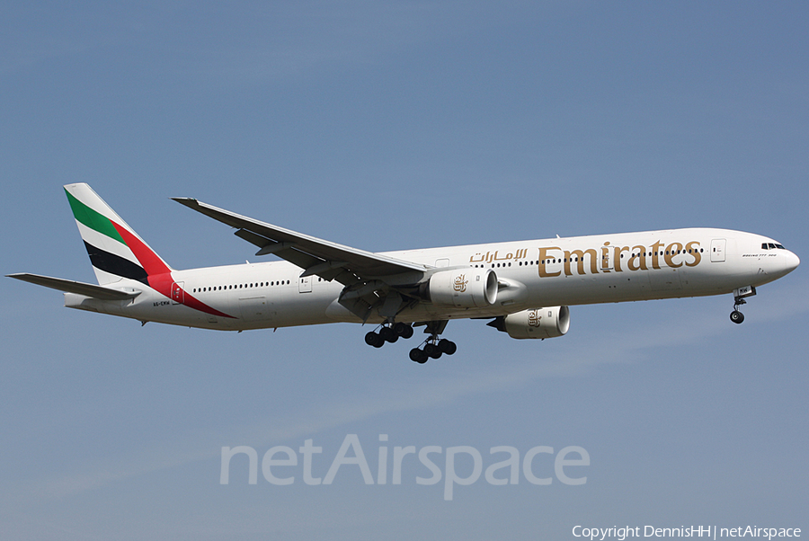 Emirates Boeing 777-31H (A6-EMW) | Photo 406225