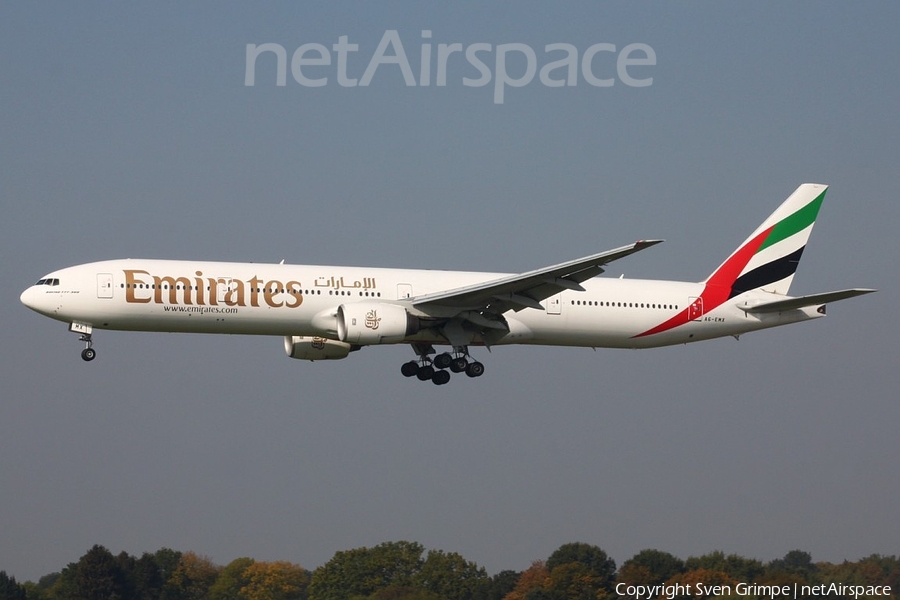Emirates Boeing 777-31H (A6-EMX) | Photo 139569