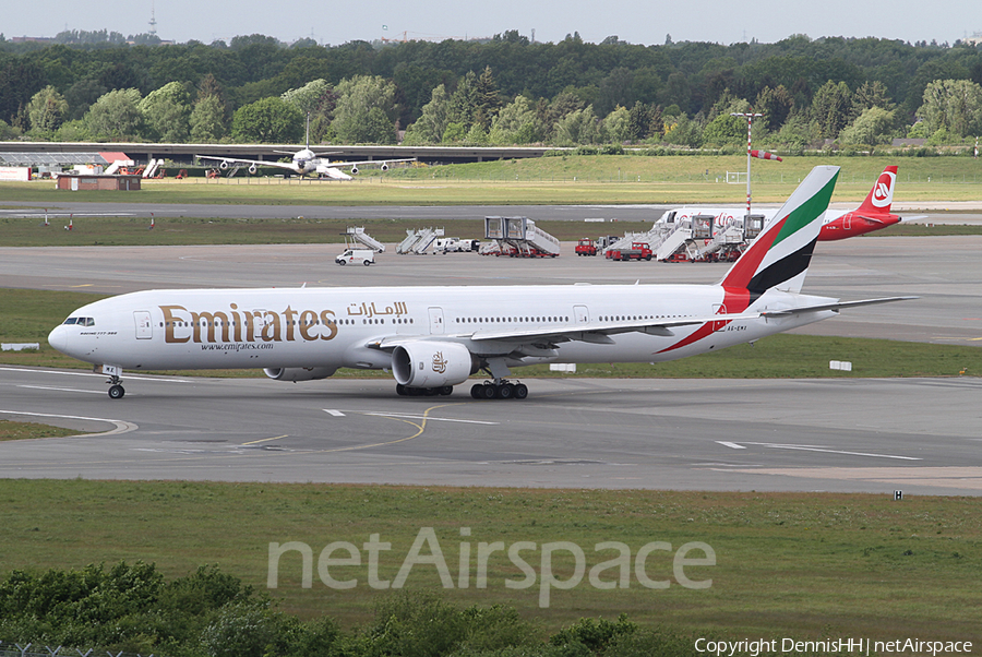 Emirates Boeing 777-31H (A6-EMX) | Photo 411295