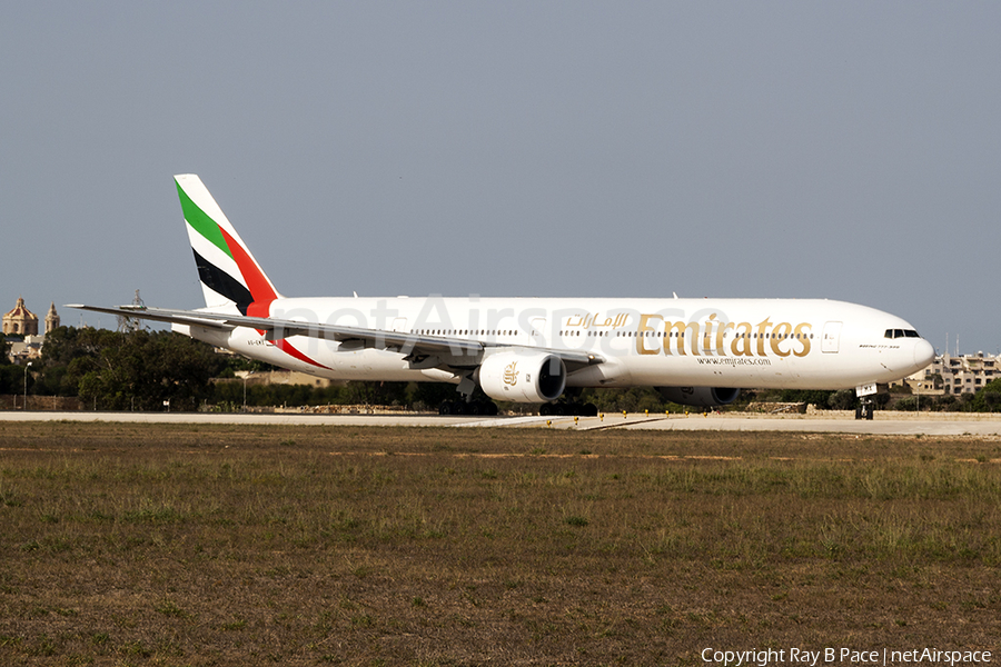 Emirates Boeing 777-31H (A6-EMX) | Photo 282712