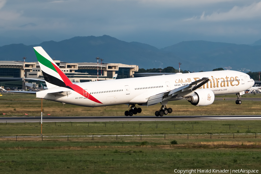 Emirates Boeing 777-31H(ER) (A6-ENA) | Photo 346077