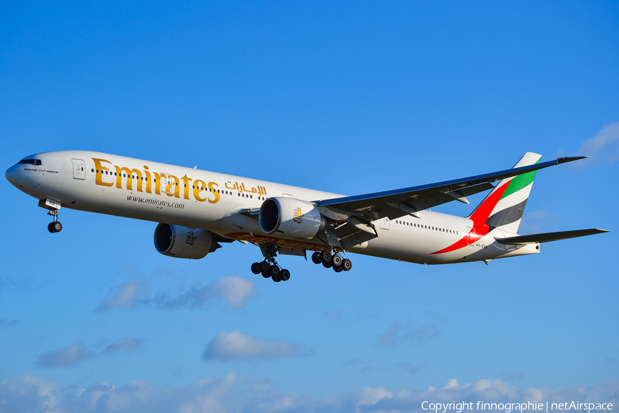 Emirates Boeing 777-31H(ER) (A6-ENB) | Photo 496189