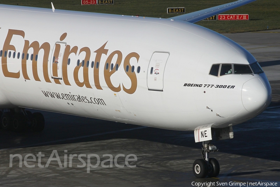 Emirates Boeing 777-31H(ER) (A6-ENE) | Photo 35081