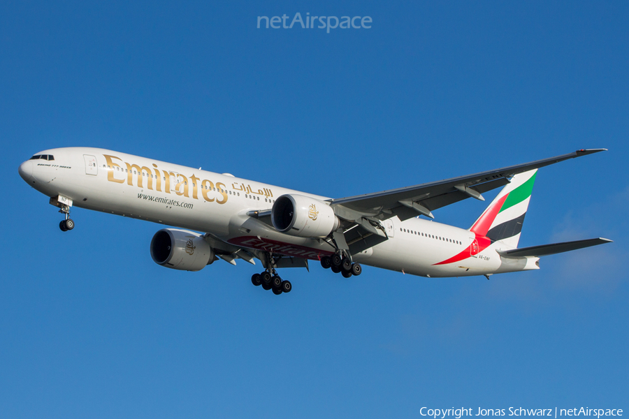 Emirates Boeing 777-31H(ER) (A6-ENF) | Photo 89605