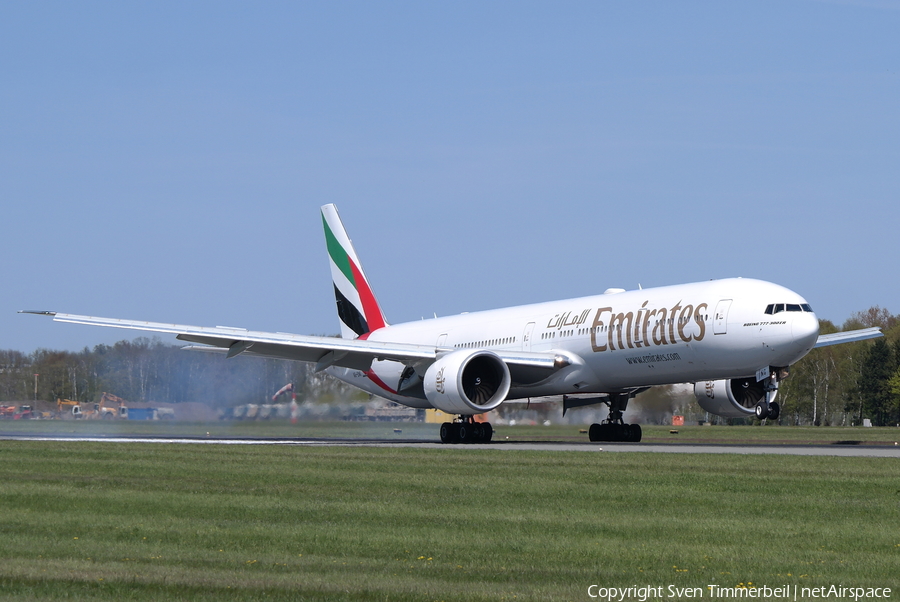 Emirates Boeing 777-31H(ER) (A6-ENG) | Photo 107194