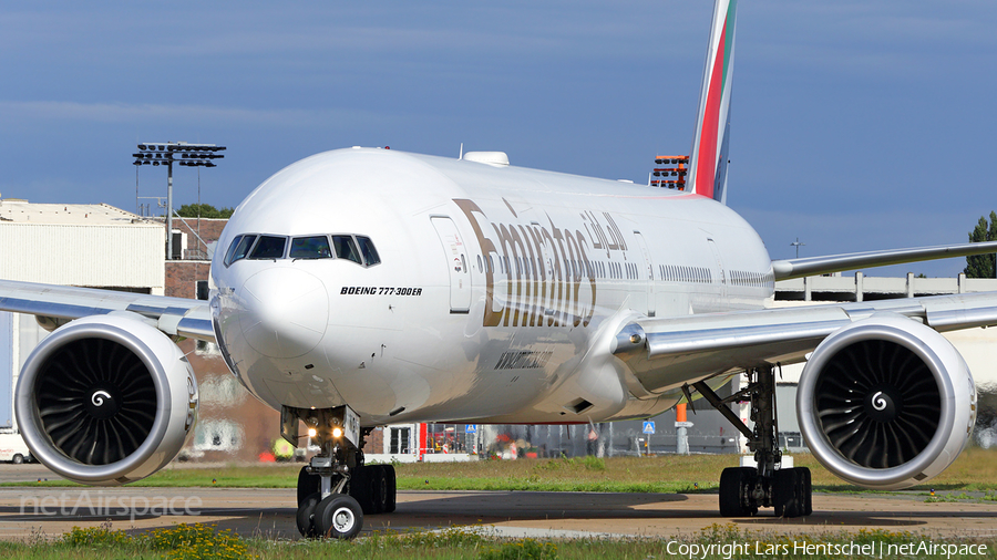 Emirates Boeing 777-31H(ER) (A6-ENG) | Photo 118046
