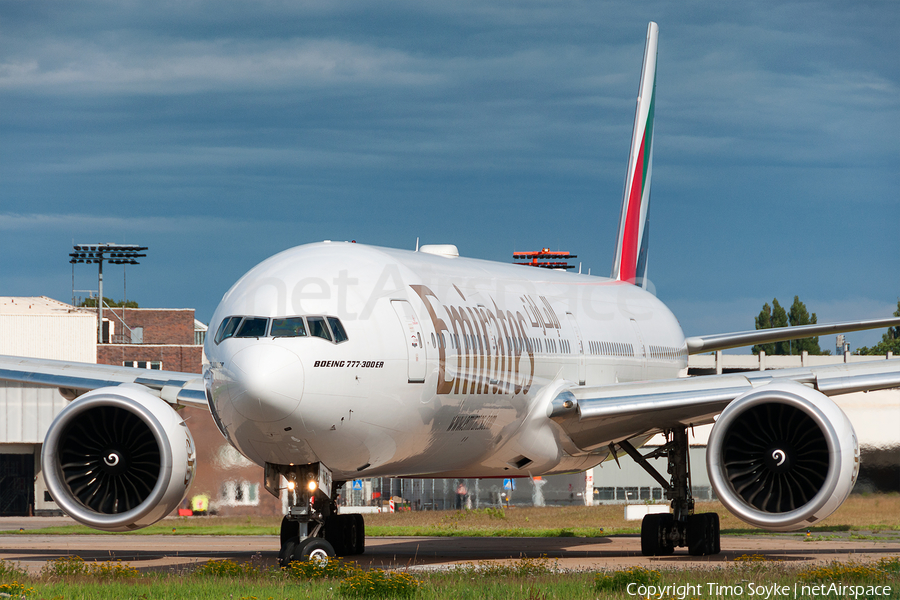 Emirates Boeing 777-31H(ER) (A6-ENG) | Photo 118097