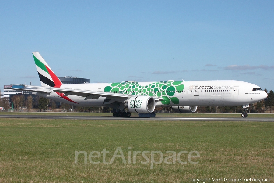 Emirates Boeing 777-31H(ER) (A6-ENH) | Photo 377314