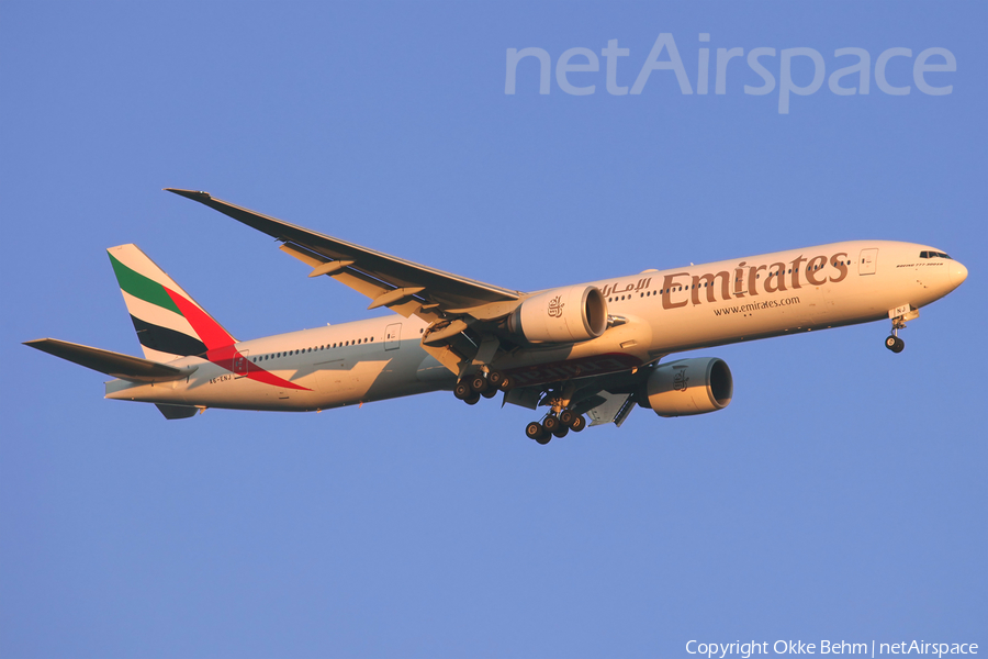 Emirates Boeing 777-31H(ER) (A6-ENJ) | Photo 157908