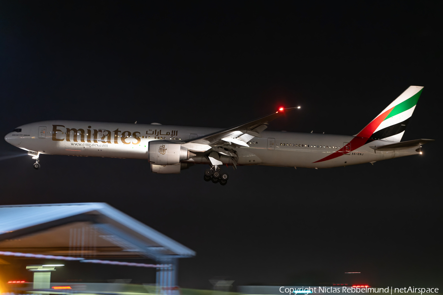 Emirates Boeing 777-31H(ER) (A6-ENJ) | Photo 548561