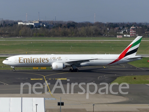 Emirates Boeing 777-31H(ER) (A6-ENK) at  Dusseldorf - International, Germany