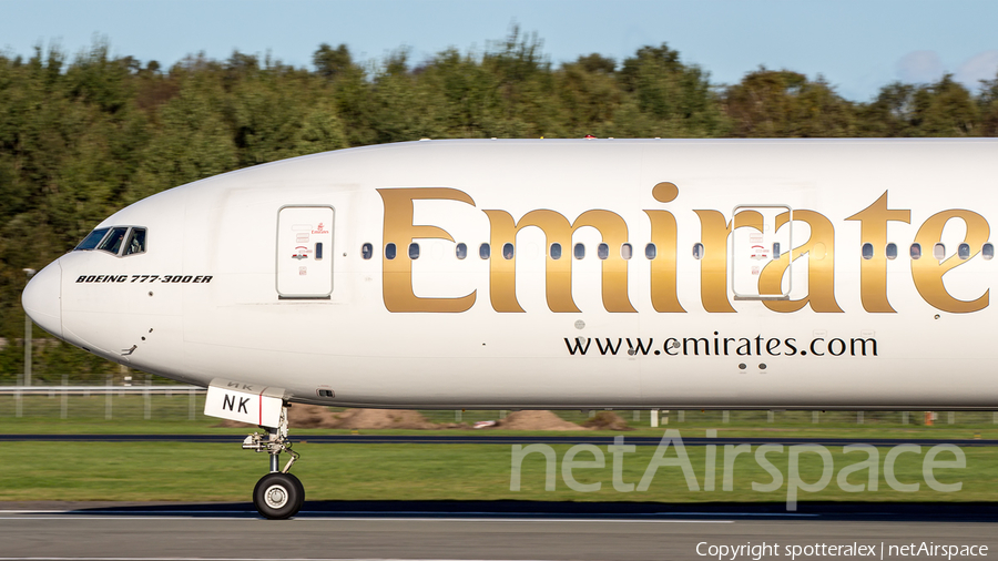 Emirates Boeing 777-31H(ER) (A6-ENK) | Photo 192575