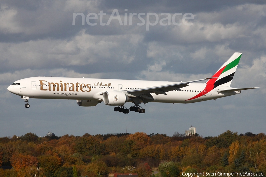 Emirates Boeing 777-31H(ER) (A6-ENL) | Photo 33414