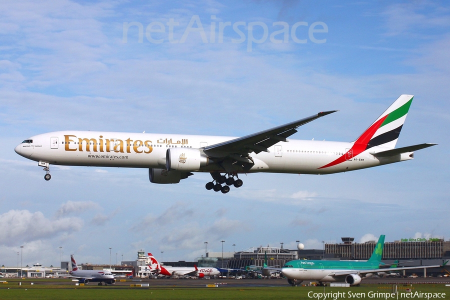 Emirates Boeing 777-31H(ER) (A6-ENM) | Photo 59879