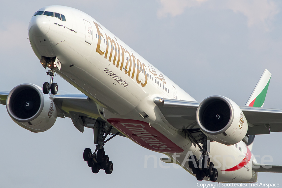 Emirates Boeing 777-31H(ER) (A6-ENM) | Photo 121377