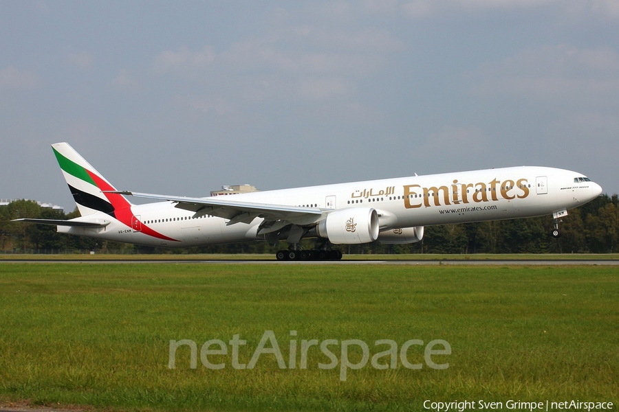 Emirates Boeing 777-31H(ER) (A6-ENM) | Photo 55609