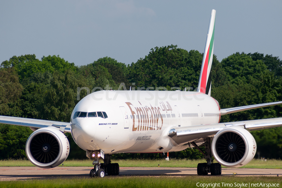 Emirates Boeing 777-31H(ER) (A6-ENQ) | Photo 110472