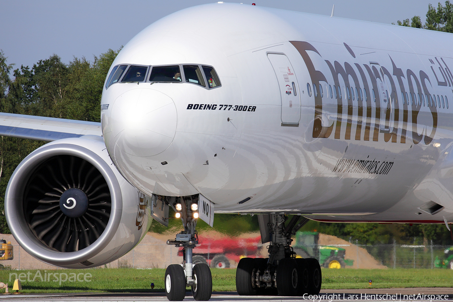 Emirates Boeing 777-31H(ER) (A6-ENQ) | Photo 84543