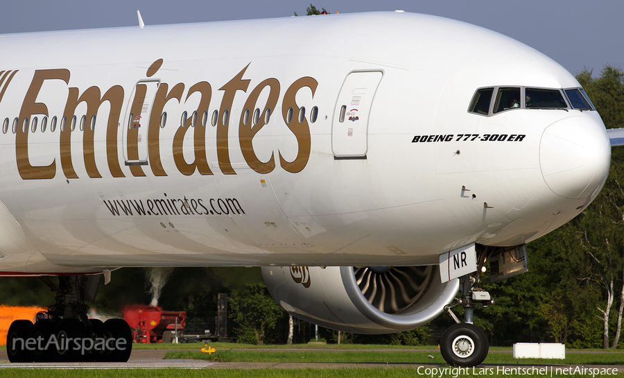 Emirates Boeing 777-31H(ER) (A6-ENR) | Photo 123523