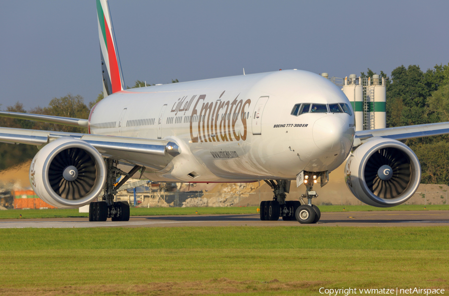 Emirates Boeing 777-31H(ER) (A6-ENR) | Photo 204739
