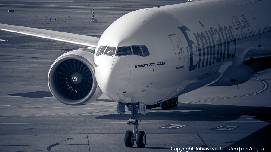 Emirates Boeing 777-31H(ER) (A6-ENR) | Photo 89700