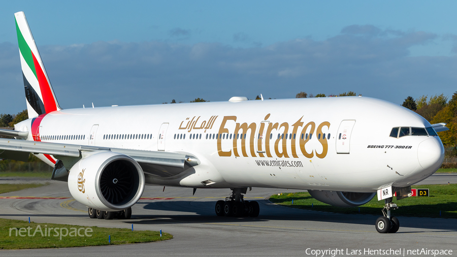 Emirates Boeing 777-31H(ER) (A6-ENR) | Photo 534483