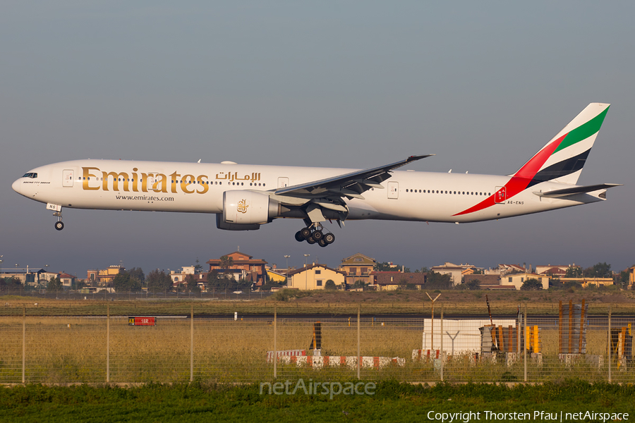 Emirates Boeing 777-31H(ER) (A6-ENS) | Photo 160926
