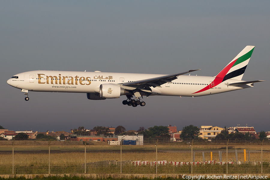 Emirates Boeing 777-31H(ER) (A6-ENS) | Photo 168963