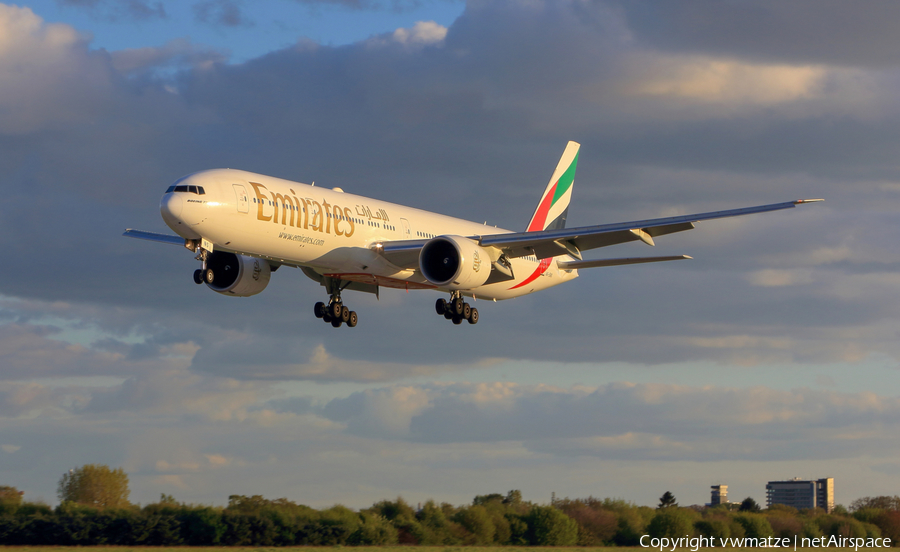 Emirates Boeing 777-31H(ER) (A6-ENS) | Photo 207514